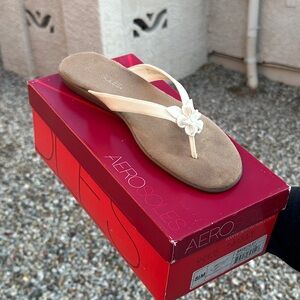 AEROSOLES Women's Brown and Cream Sandals